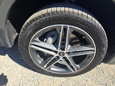 Used 2023 Audi Q5 e Premium Plus w/ Premium Plus Package image 9