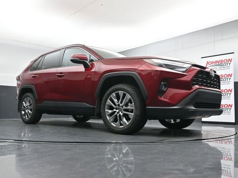 Used 2023 Toyota RAV4 XLE Premium AWD/4WD image 29