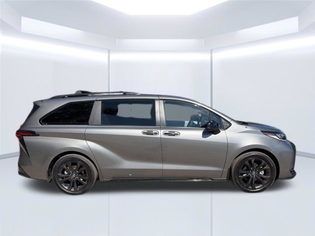 Used 2026 Toyota Sienna XSE FWD image 5