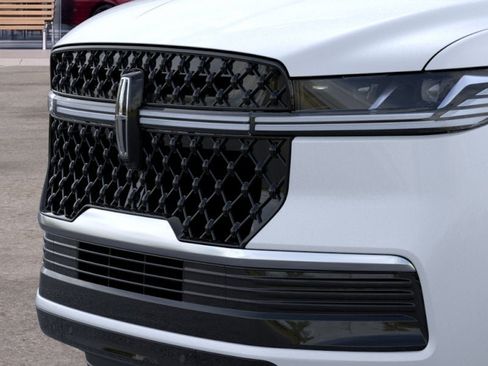 New 2026 Lincoln Navigator Reserve w/ Jet Appearance Package AWD/4WD image 17