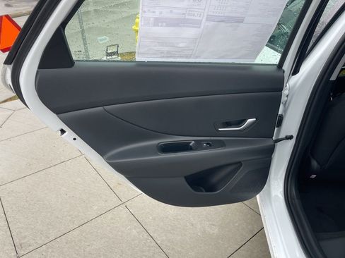 New 2026 Hyundai Elantra SE image 14