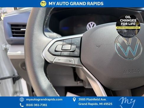Used 2024 Volkswagen Taos SE w/ Panoramic Sunroof Package AWD/4WD image 15