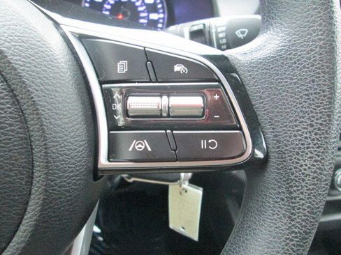 Used 2023 Kia Forte LXS image 18