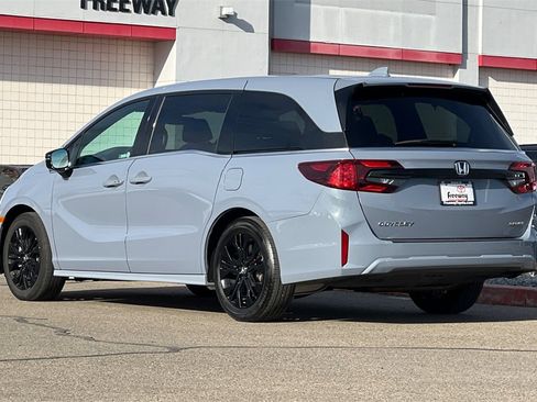 Used 2025 Honda Odyssey Sport-L image 7