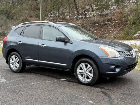 Used 2013 Nissan Rogue SV image 1
