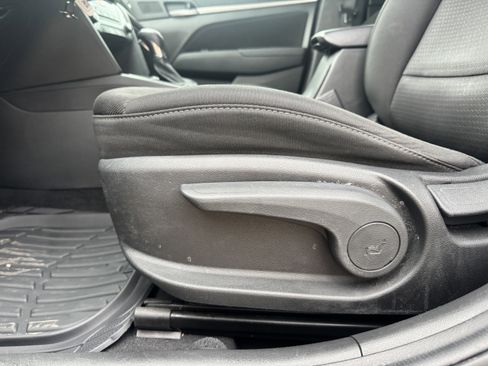 Used 2018 Hyundai Elantra SEL image 11
