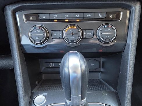 Used 2018 Volkswagen Tiguan SE w/ Panoramic Sunroof Package image 22