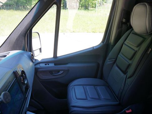 Used 2019 Mercedes-Benz Sprinter 170 image 18