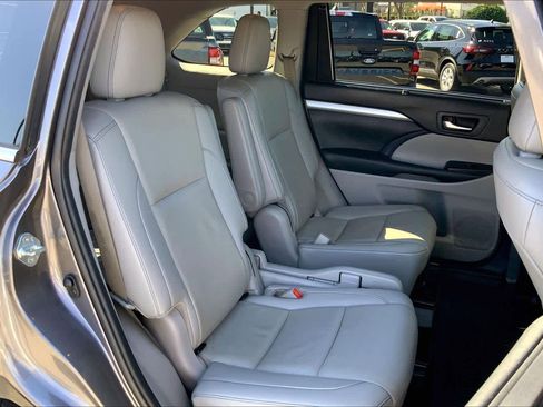 Used 2019 Toyota Highlander XLE image 20