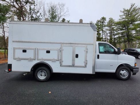 Used 2022 Chevrolet Express 3500 w/ Power Convenience Package RWD image 6
