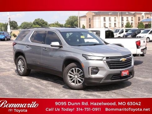 Used 2023 Chevrolet Traverse LT FWD image 1