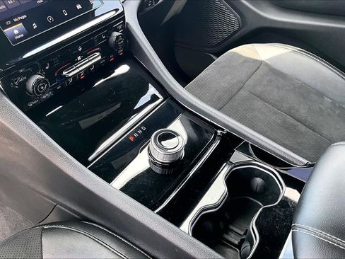 Used 2023 Jeep Grand Cherokee Altitude image 16