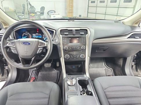 Used 2018 Ford Fusion SE image 24