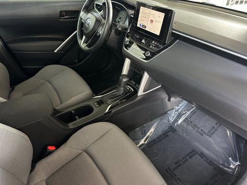 Used 2025 Toyota Corolla Cross AWD Hybrid w/ Moonroof Package image 14