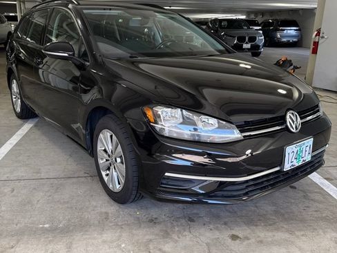 Used 2018 Volkswagen Golf S AWD/4WD image 3