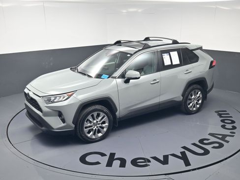 Used 2021 Toyota RAV4 XLE Premium image 29