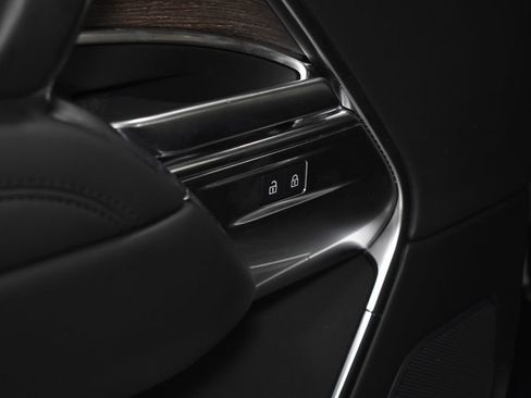 Used 2025 Land Rover Range Rover Long Wheelbase SE image 23