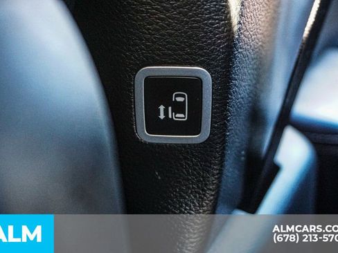 Used 2025 Chrysler Pacifica Limited image 36