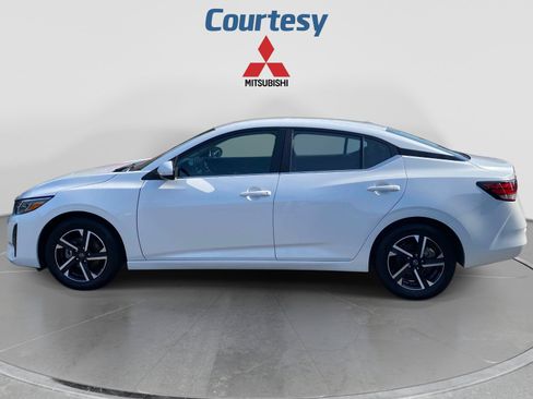 Used 2024 Nissan Sentra SV FWD image 2