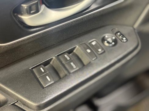 Used 2018 Honda CR-V LX image 28