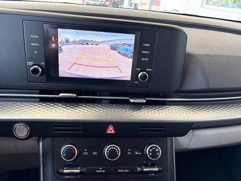Certified 2024 Kia Carnival LX FWD image 16