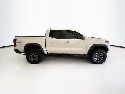 Used 2025 Chevrolet Colorado ZR2 w/ Technology Package AWD/4WD image 8
