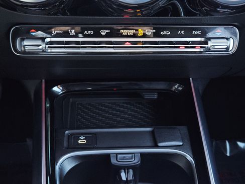 Used 2025 Mercedes-Benz GLA 250 image 18