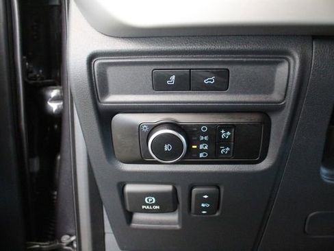 Used 2024 Ford Expedition XLT RWD image 11