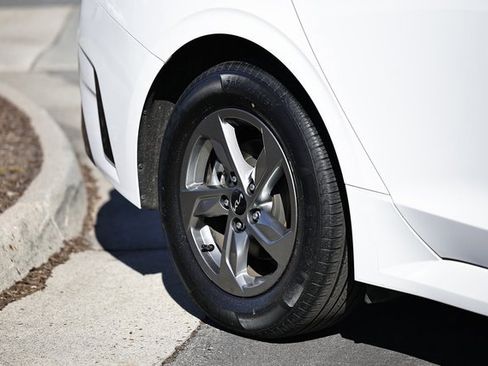 Used 2024 Kia K5 LXS image 12