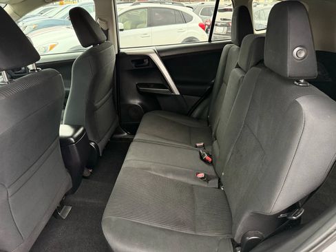 Used 2018 Toyota RAV4 LE image 15