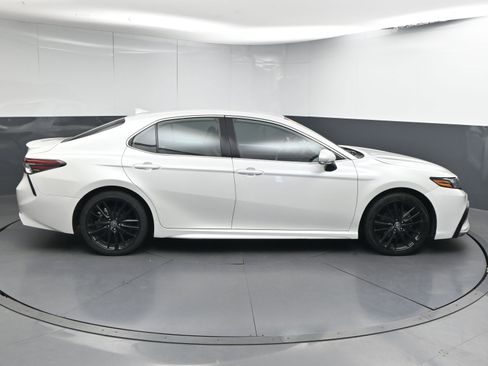 Used 2023 Toyota Camry XSE image 9