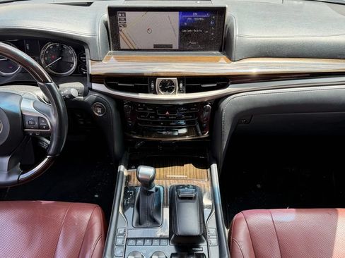 Used 2019 Lexus LX 570 4WD w/ Luxury Package image 9