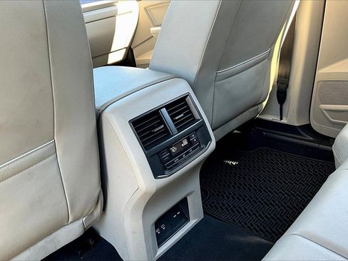 Used 2022 Volkswagen Atlas SE image 25