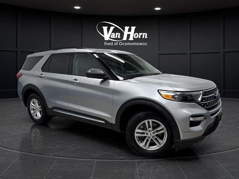 Used 2023 Ford Explorer XLT AWD/4WD image 40