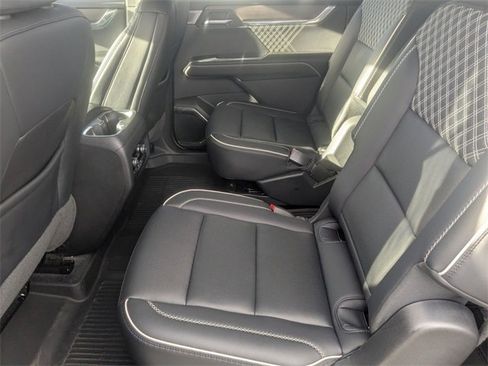 Used 2024 GMC Acadia Denali w/ Super Cruise Package image 32