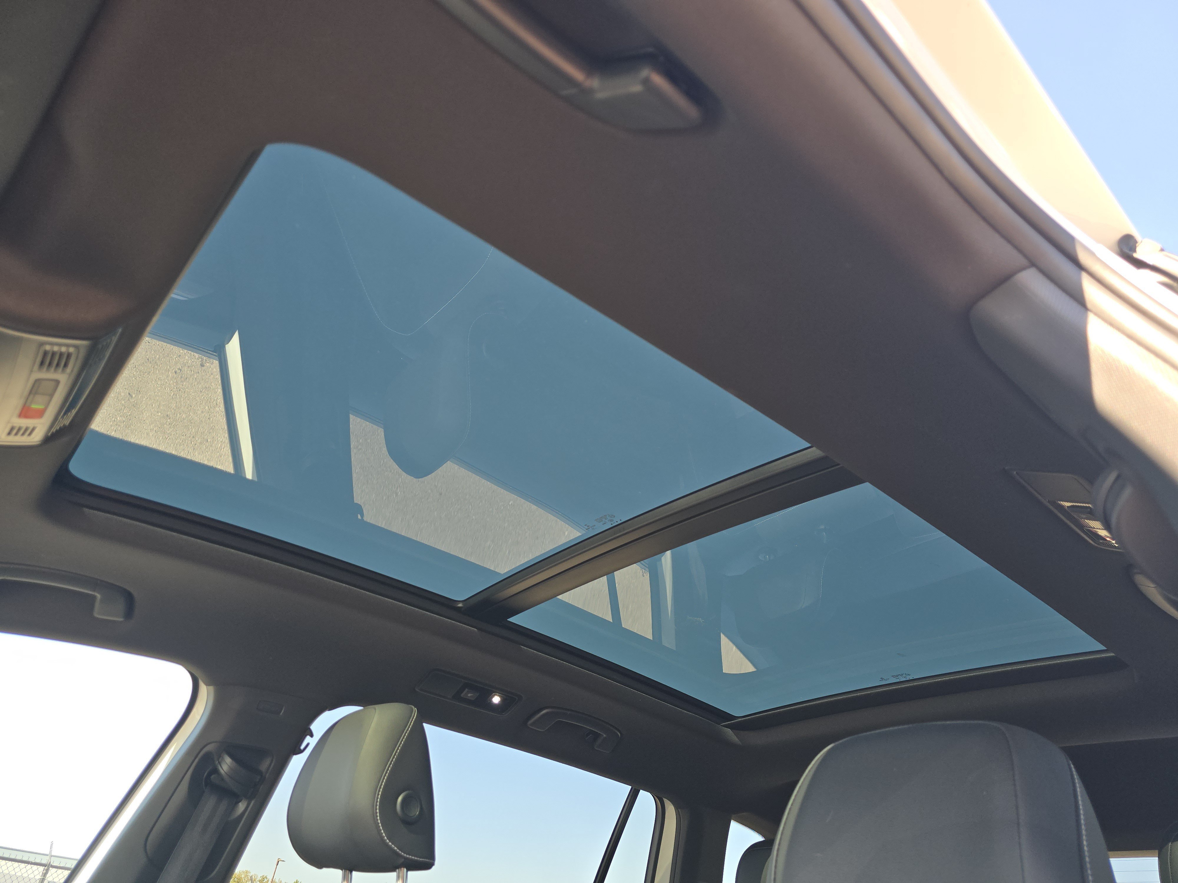 Certified 2022 Volkswagen Tiguan SE R-Line AWD/4WD image 9