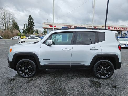 Used 2018 Jeep Renegade Altitude image 2
