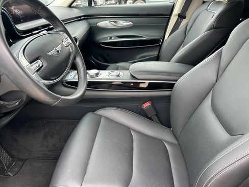 Used 2025 Genesis GV70 2.5T AWD/4WD image 11