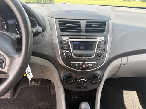 Used 2016 Hyundai Accent SE w/ Option Group 02 FWD image 11