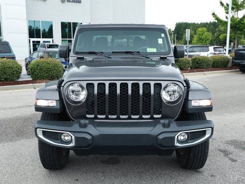Used 2023 Jeep Gladiator Sport AWD/4WD image 2