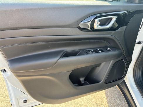 New 2026 Jeep Compass Latitude image 10