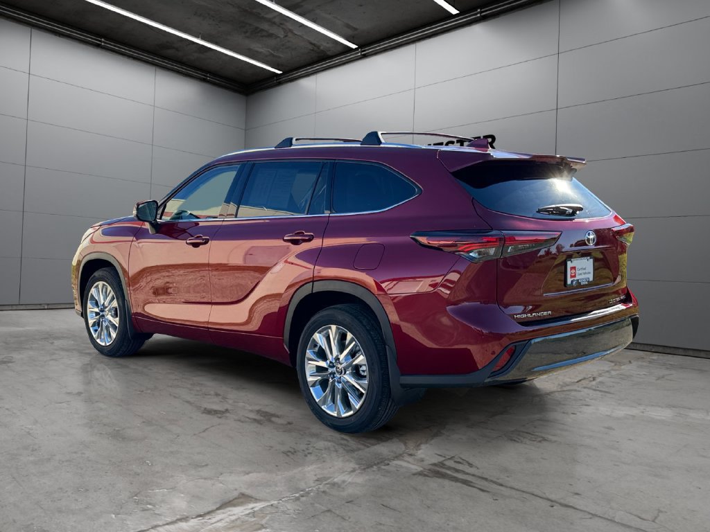 Certified 2026 Toyota Highlander Limited AWD/4WD image 3