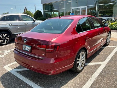 Used 2017 Volkswagen Jetta SEL FWD image 3