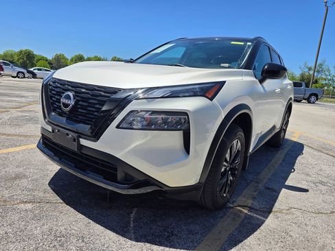 Used 2023 Nissan Rogue SV w/ SV Premium B Package AWD/4WD image 3
