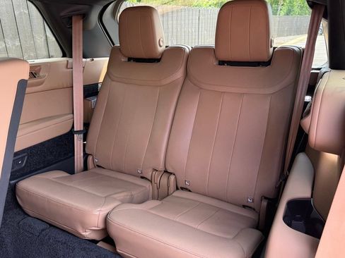 Certified 2025 Land Rover Range Rover Long Wheelbase SE AWD/4WD image 33