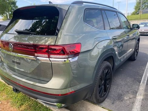 Used 2026 Volkswagen Atlas SE w/ Panoramic Sunroof Package FWD image 4
