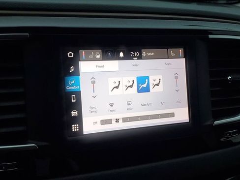 Used 2022 Chrysler Voyager LX FWD image 15