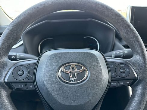 Used 2025 Toyota RAV4 LE image 27