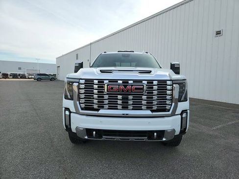 Used 2025 GMC Sierra 2500 Denali image 3