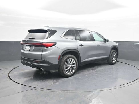 Used 2025 Buick Enclave Preferred w/ Power Package image 8